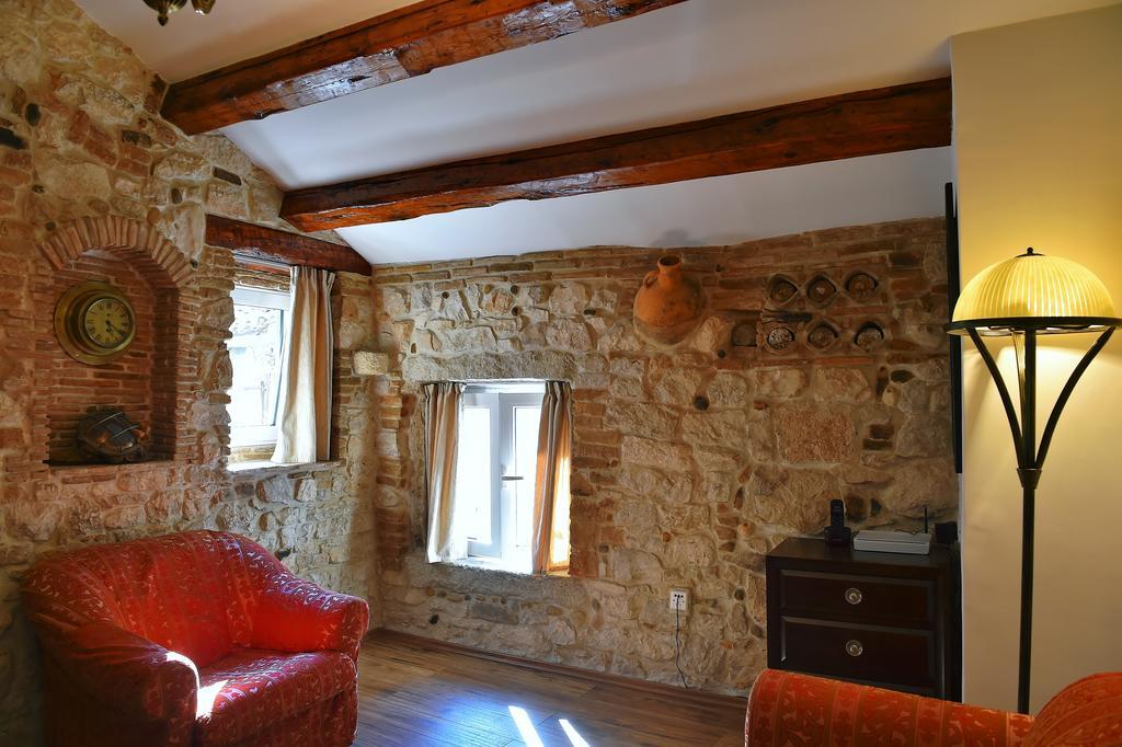 Antique Apartment Arsenale Ровин Екстериор снимка