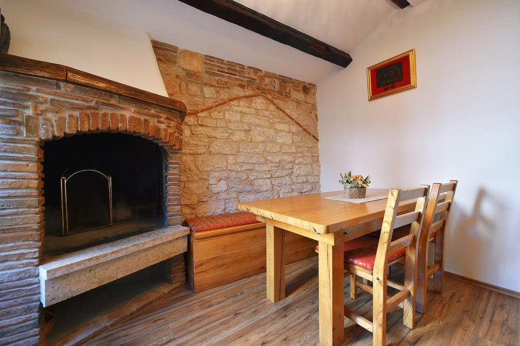 Antique Apartment Arsenale Ровин Екстериор снимка