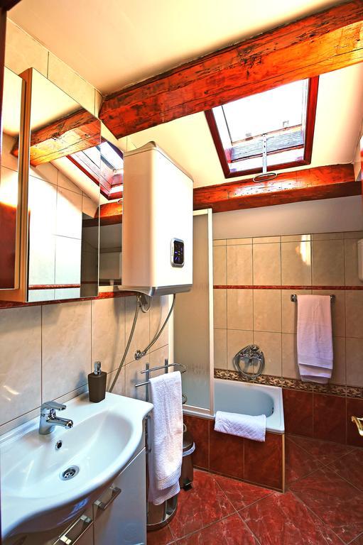 Antique Apartment Arsenale Ровин Екстериор снимка